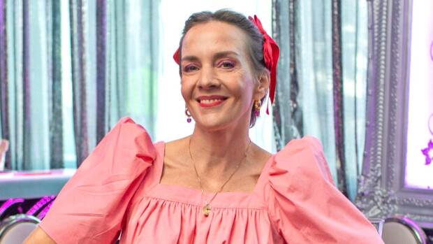 Vau, mikä muutos! Maria Veitola räväyttää rohkealla tukkatyylillä - kuva Maria Veitola