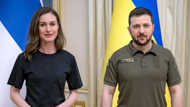 Luotiliiveihin turvautunut Sanna Marin puhuttaa - liikuttunut pääministeri herätti huomiota sodan keskellä: 'Silmät kertovat kaiken' Sanna Marin ja Volodymyr Zelenskyi