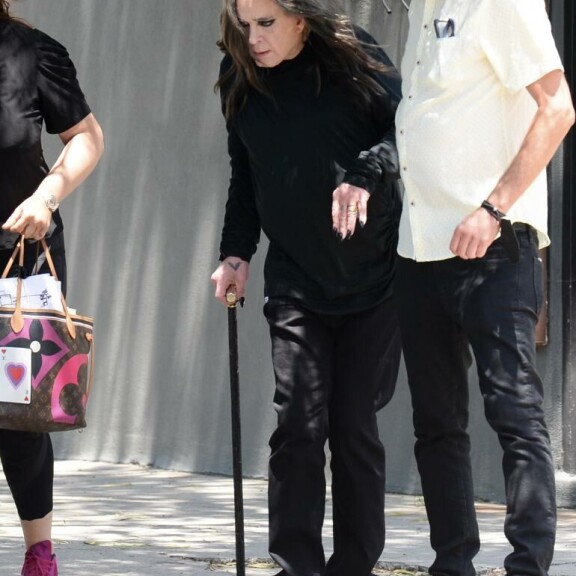 Ozzylle käveleminen tuottaa nykyisin hankaluuksia. Ozzy Osbourne