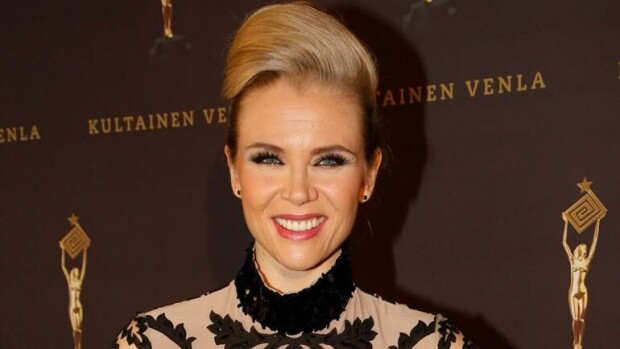 Kirja: Susanna Laine näki silikoneja missikisoissa ja päätti tuunata omat rintansa - 'Toivoin, etteivät ne tursahda ulos' Susanna Laine