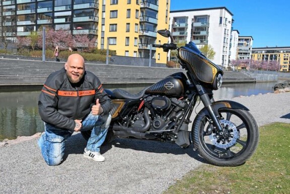 Immu kuului vuosia sitten moottoripyöräjengiin Cannonballiin, mutta ei aio enää pukea jengiliivejä ylleen.