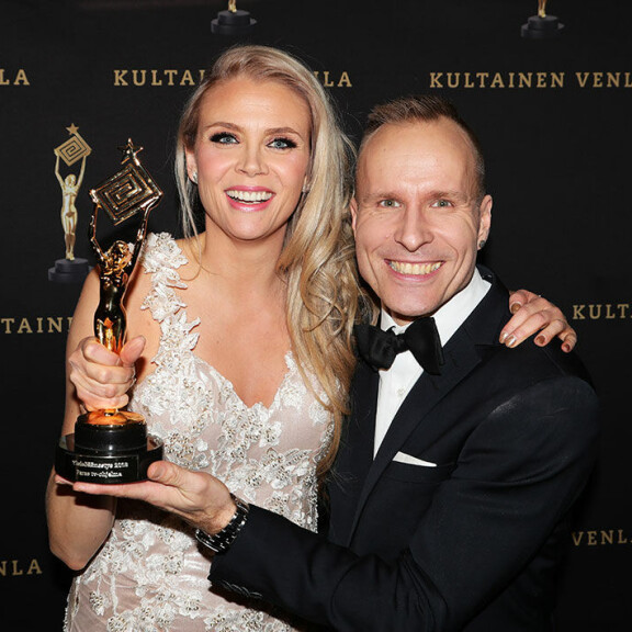 Vuonna 2018 Susanna Laine ja Mikko Kekäläinen iloitsivat saamastaan palkinnosta Kultainen Venla-gaalassa. Susanna Laine ja Mikko Kekäläinen
