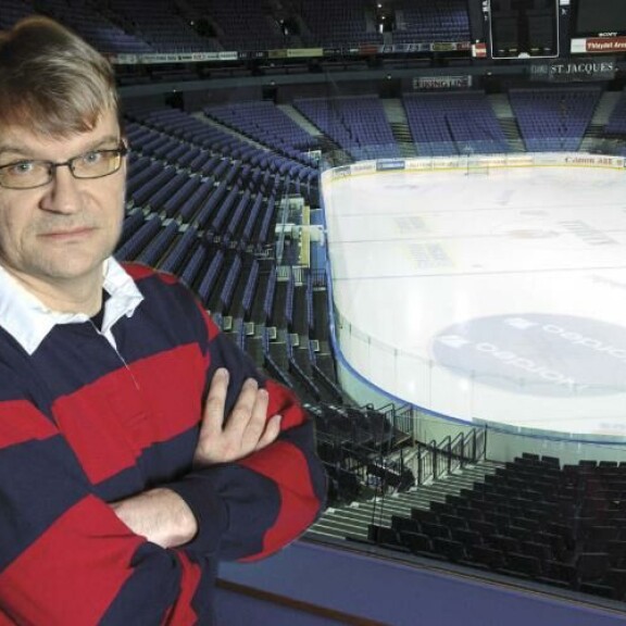 Antero Mertaranta kuvattuna jääkiekon MM-kotikisoissa vuonna 2003. Antero Mertaranta kuvattuna jääkiekon MM-kotikisoissa vuonna 2003.