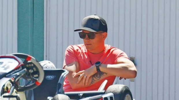 Kimi Räikkönen palasi varikolle! Kasvattaa Robin-pojastaan kilpa-autoilijaa – harvinaiset salakuvat! Kimi Räikkönen