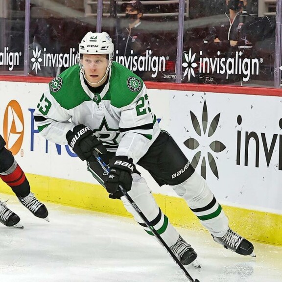 Leijonien luottopuolustaja tienaa leipänsä NHL-seura Dallas Starsissa, jossa suomalaiselle maksetaan nykysopimuksestaan peräti 31 miljoonaa euroa. Leijonien luottopuolustaja tienaa leipänsä NHL-seura Dallas Starsissa, jossa suomalaiselle maksetaan nykysopimuksestaan peräti 31 miljoonaa euroa.