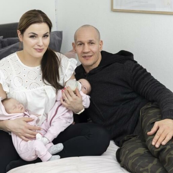 Nadia ja Amin ovat pienten kaksostyttöjen vanhemmat. Nadia ja Amin