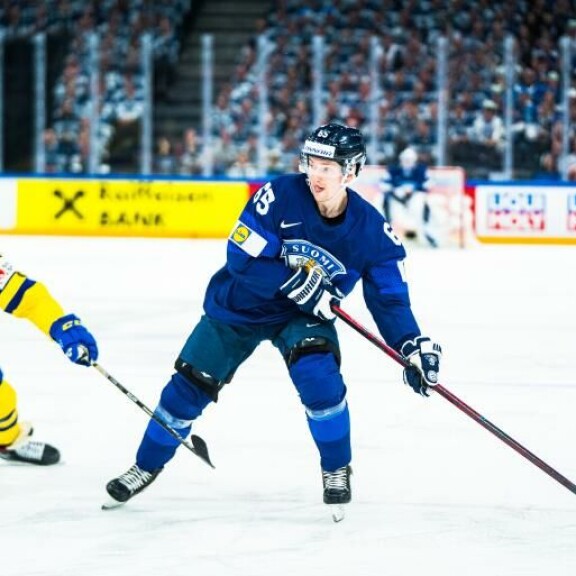 Sakari Manninen. 170 senttiä täynnä taitoa ja ratkaisukykyä Oulusta. Miksei myös NHL:ssä? Sakari Manninen. 170 senttiä täynnä taitoa ja ratkaisukykyä Oulusta. Miksei myös NHL:ssä?