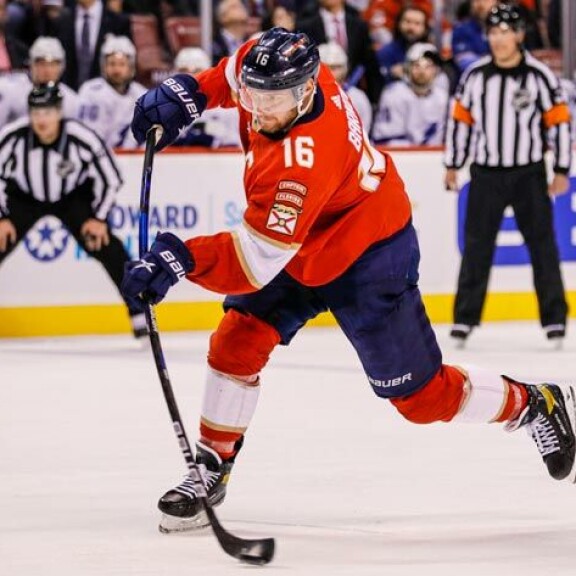 Useiden Seiskan saamien vinkkien mukaan NHL-seura Florida Panthersin suomalaiskapteenista Aleksander Barkovista, 26, olisi tullut viime joulukuussa pienen poikavauvan isä. Nyt lapsi on siis jo lähes puolivuotias. Useiden Seiskan saamien vinkkien mukaan NHL-seura Florida Panthersin suomalaiskapteenista Aleksander Barkovista, 26, olisi tullut viime joulukuussa pienen poikavauvan isä. Nyt lapsi on siis jo lähes puolivuotias.