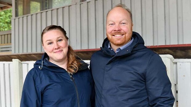Ensitreffit alttarilla -sarjan Anniina ja Ville avioituivat uudestaan - jättiyllätys morsiamelle: häihin pamahti laulajatähti anniina, ville