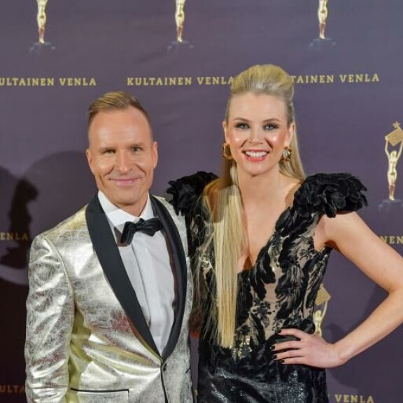 Susannan entinen työkaveri Mikko Kekäläinen hassutteli somessa pukeutuneena Petri Nygårdiksi. susanna laine, mikko kekäläinen