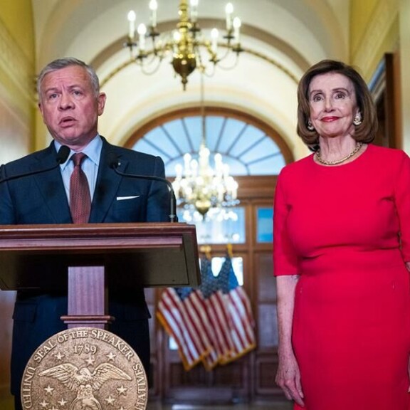 Abdullah vieraili toukokuussa (11.5.) Washingtonissa, missä hän tapasi Yhdysvaltain poliittista johtoa. Jordanian kuningas Abdullah ja Nancy Pelosi