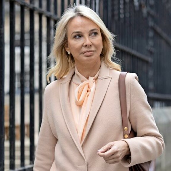 Jättimäinen rahariita! Ex-kuningas Juan Carlos vaatii salarakkaaltaan 100 miljoona euroa Corinna