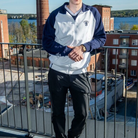 Esa Lindell, 27, asuu Texasissa Dallasin miljoonakaupungissa. Tällä hetkellä mies nauttii Tampereella keväisen kotimaan MM-kiekkohuumasta. Esa Lindell, 27, asuu Texasissa Dallasin miljoonakaupungissa. Tällä hetkellä mies nauttii Tampereella keväisen kotimaan MM-kiekkohuumasta.