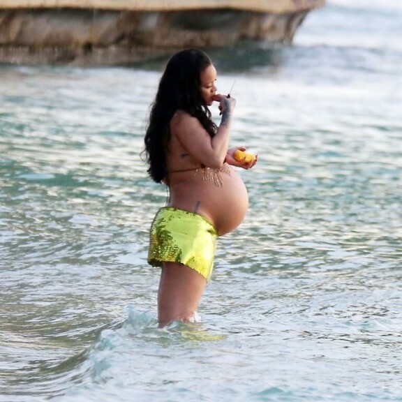 Mango maistui mammalle! Rihanna