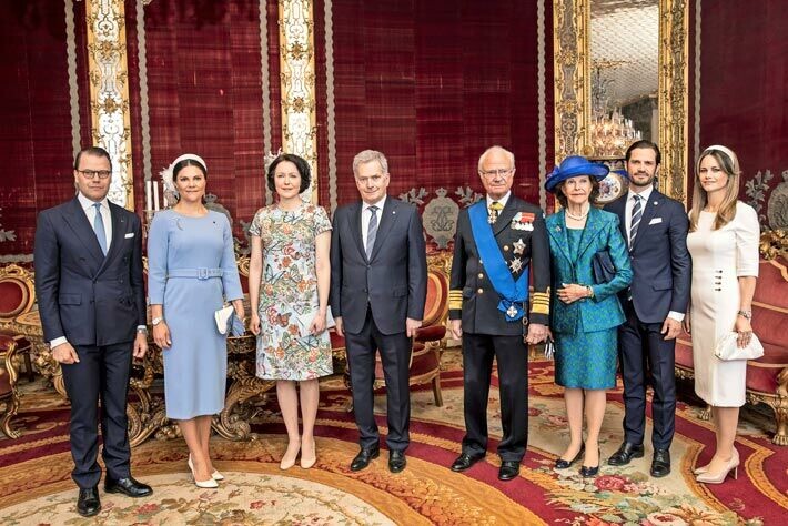 Kuningasperheen ja presidenttiparin tapaamisessa vallitsi helpottunut tunnelma. Kuningasperheen ja presidenttiparin tapaamisessa vallitsi helpottunut tunnelma.