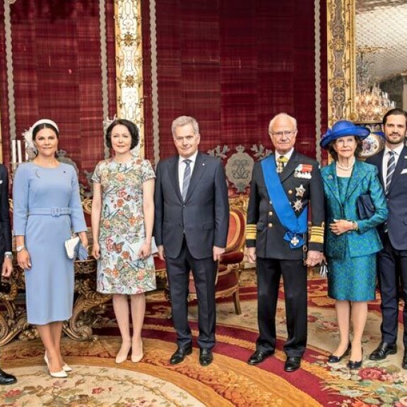 Kuningasperheen ja presidenttiparin tapaamisessa vallitsi helpottunut tunnelma. Kuningasperheen ja presidenttiparin tapaamisessa vallitsi helpottunut tunnelma.