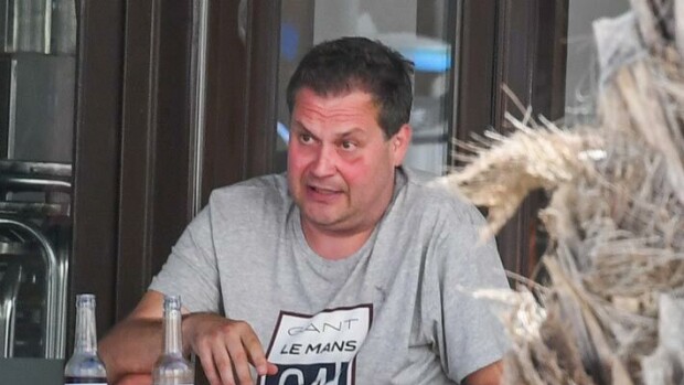 Olut pursui suupielistä! Jethro Rostedt rellesti Aurinkorannikolla ilman vaimoa – kuva! Jethro Rostedt