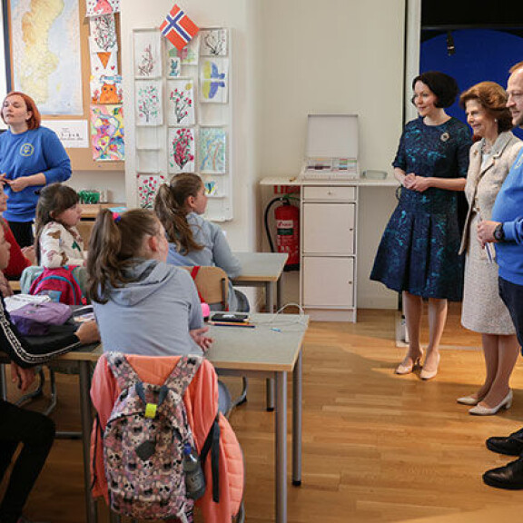 Media poistettiin luokkahuoneesta, kun kuningatar ja Jenni Haukio aloittivat keskustelun lasten kanssa. Kuningatar Silvia ja Jenni Haukio
