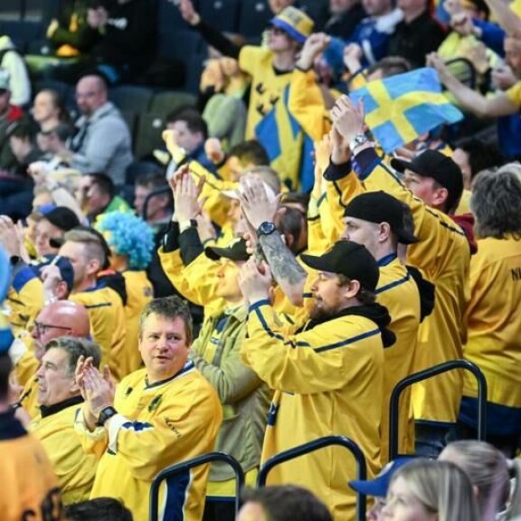 Ruotsalaiset eivät enää muistele nöyryytyksiä, vaan uskovat täysillä omiensa voittoon. Ruotsalaiset eivät enää muistele nöyryytyksiä, vaan uskovat täysillä omiensa voittoon.