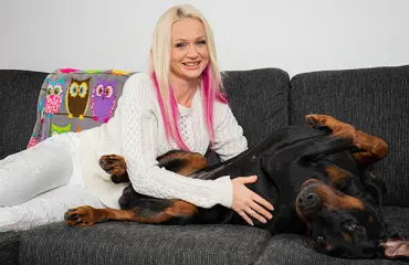 Yksi aihe saa pornotähti Cindy Sunin vaikenemaan - aikuisviihdesessioiden välissä sormet syyhyävät