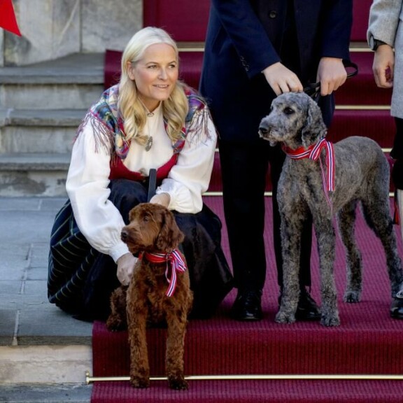 Mette-Marit piti Molly-pentua paikoillaan. mette-marit