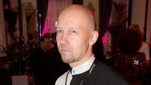Aikuisviihdetaiteilija Mr. Lothar vakavassa onnettomuudessa Anssi Viskari