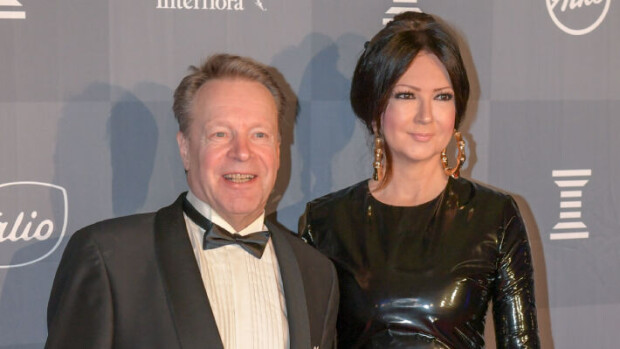 Leskeytyneen Elina Kanervan sydäntäsärkevä päivitys: 'Aina lähellä' Ilkka ja Elina Kanerva