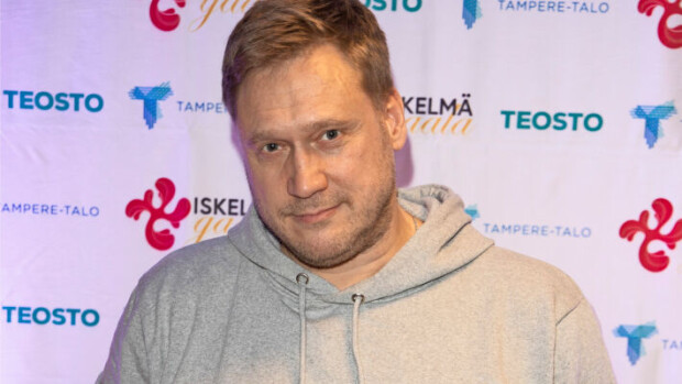 Samuli Edelmann hurvitteli mallityttärensä kanssa tivolissa - seuraajat bongasivat yhdennäköisyyden Hollywood-tähteen Samuli Edelmann