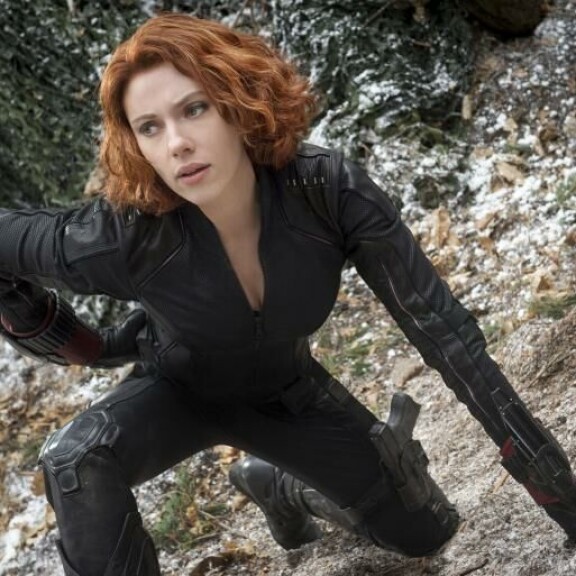 Scarlett Johansson nähdään punatukkaisena Black Widow'n roolissa Marvelin supersankarielokuvissa. Scarlett Johansson