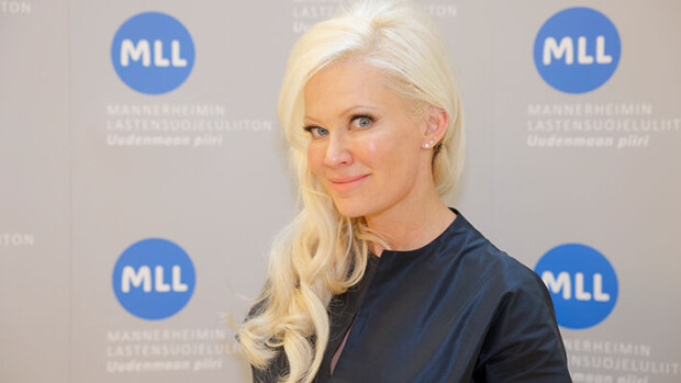 Upeassa muotiluomuksessa superkauniina hurmannut Linda Lampenius: ”Mieheni tekee liikaa töitä” Linda Lampenius