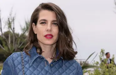 Monacon hovin Charlotte Casiraghi avautuu surusta: paljastaa isältään saamansa perinnön 
