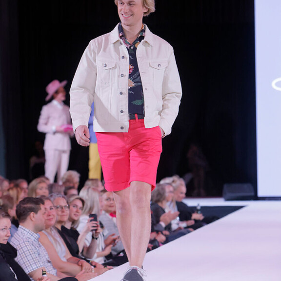 Christoffer esitteli eilen Gant-merkin vaatteita MLL-hyväntekeväisyysmuotitapahtumassa Helsingissä. Christoffer Strandberg