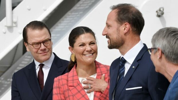 Norjan kruununprinssi Haakon pilaili ruotsalaisille Daniel, Vistoria ja Haakon