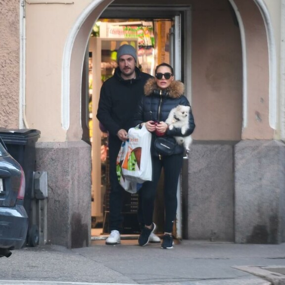Stefu ja Sofia ikuistettiin ensimmäisiin yhteiskuviin vapun 2020 tienoilla. Sofia ja Stefu