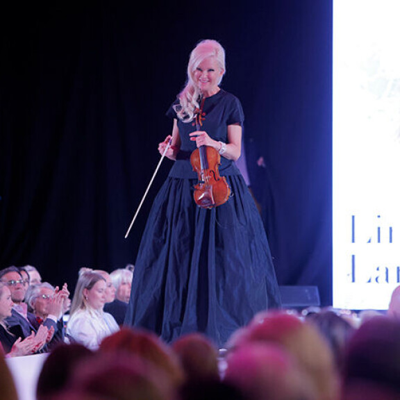 Linda hurmasi yleisön koskettavalla esityksellään. Linda Lampenius