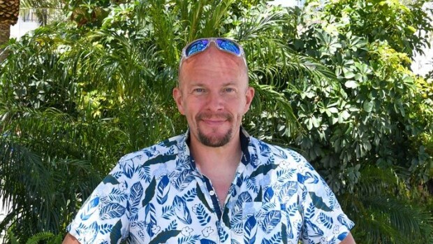 Suomalaismiljonääri Henry Aflechtin yllätysratkaisu: Vauvan sijaan rahat köyhille! Henry Aflecht