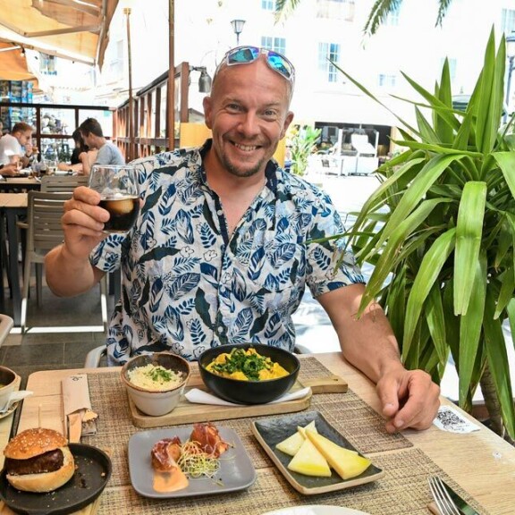 50 vuotta joulukuussa täyttävä Henry ei aio juhlia merkkipäiväänsä isosti. – Tai katsotaan nyt... 50 vuotta joulukuussa täyttävä Henry ei aio juhlia merkkipäiväänsä isosti. – Tai katsotaan nyt...