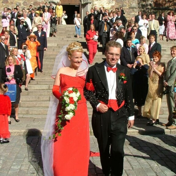 Marjukka meni naimisiin vuonna 2005 Ville Parpolan kanssa. Punainen hääpuku oli Teuvo Lomanin käsialaa. Marjukka Karttunen