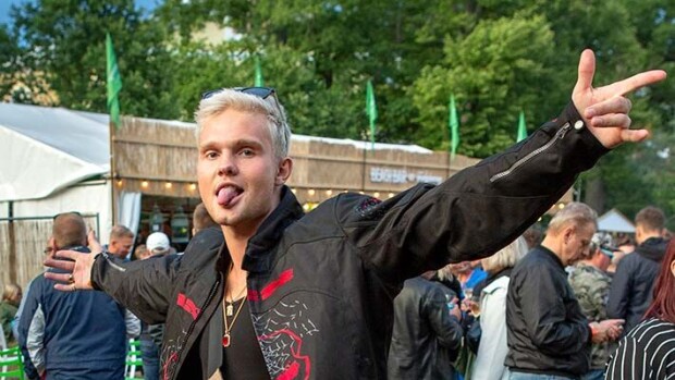 Benjamin Peltonen rivona podcastissa - fantasioi seksistä perheenisän kanssa: 'Peppureiän syöminen on maailman kuuminta” Benjamin Peltonen