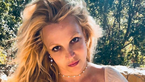 Britney Spears poseeraa jälleen somessa täysin alasti - katso kuvat ennen kuin ne poistetaan! Britney Spears