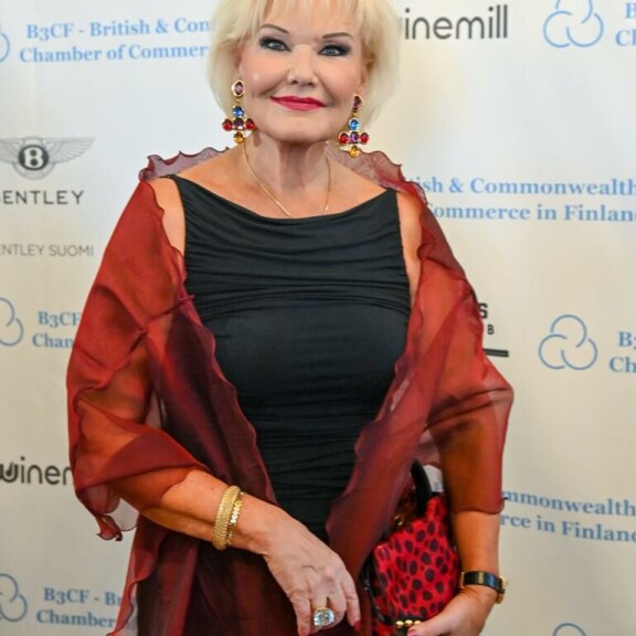 Karita ei anna hyökkäyksen vaikuttaa hänen asenteeseensa. Karita Mattila