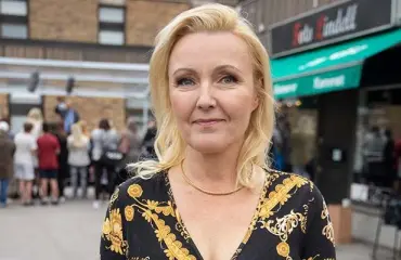 Emämoka saunassa! Alastoman Mari Perankosken rasvaiset puuhat kostautuivat
