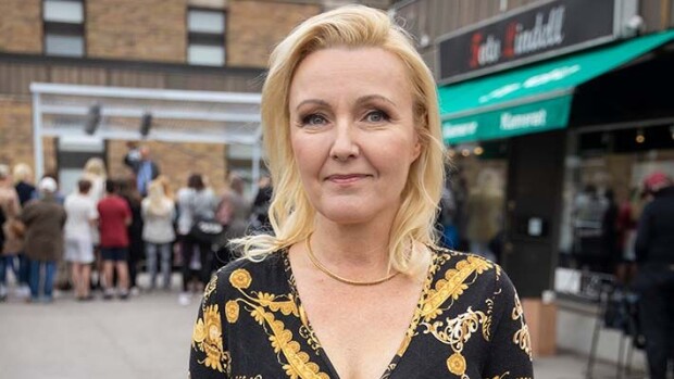 Emämoka saunassa! Alastoman Mari Perankosken rasvaiset puuhat kostautuivat Mari Perankoski