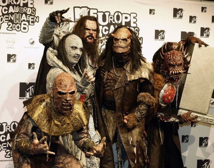 Lordin legendaarinen kokoonpano. Amen on kuvassa vasemmalla. Kuvatuista jäsenistä yhtyeessä on enää itse Mr. Lordi. Lordi