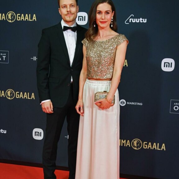 Markus ja Sanna edustivat tyylikkäinä punaisella matolla. Sanna Marin ja Markus Räikkönen