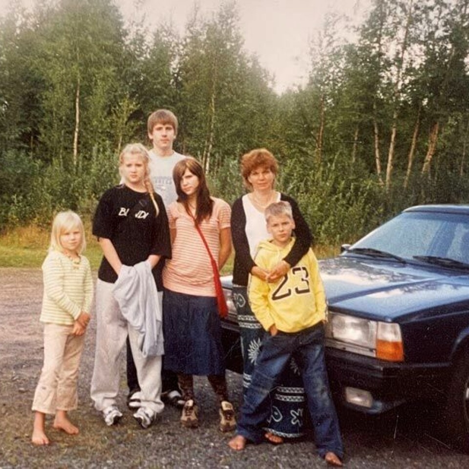 Sebastianin äiti kasvatti yksin viisi lasta. Seurakunta osti perheelle auton.