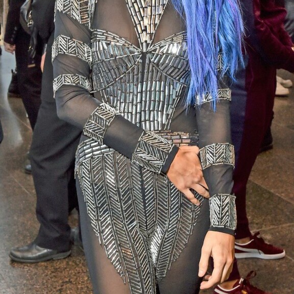 Sannin huikea muodonmuutos! Näin popparikaunotar löysi värikkään tyylinsä Sanni