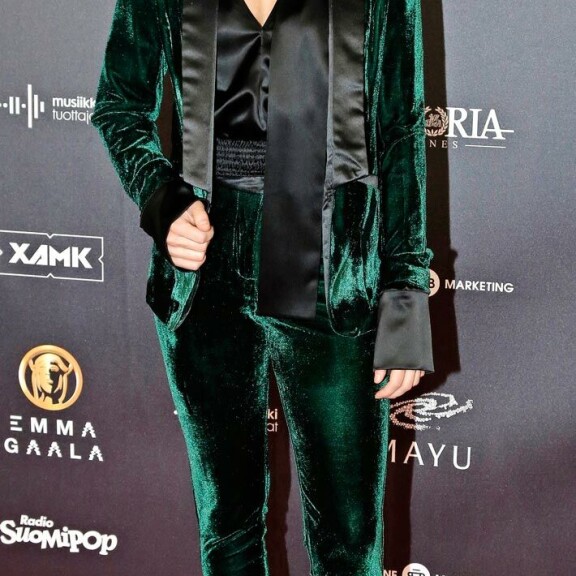 Sannin huikea muodonmuutos! Näin popparikaunotar löysi värikkään tyylinsä Sanni