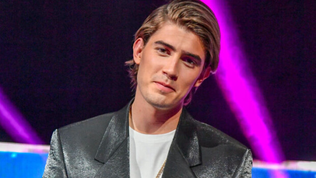 Robin Packalen lähettelee kiivaasti sydämiä hehkeälle blondille somessa - tällainen on popparin hurmannut kaunotar! Robin Packalen