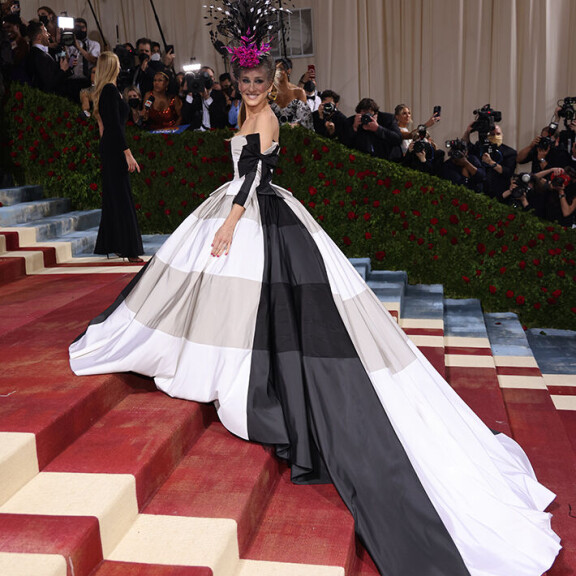 Nicki Minajin antava poviasu, Blake Livelyn kuningatartyyli ja Billie Eilishin unelmaluomus: Seiskan muotipoliisi ratsasi Met-gaalan pukuloiston - katso kuvat! Sarah Jessica Parker